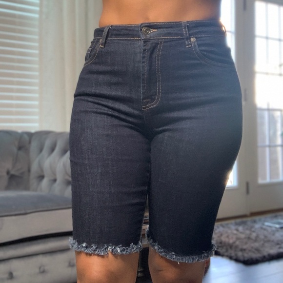 7 For All Mankind hi-rise shorts size 26 - Picture 8 of 9